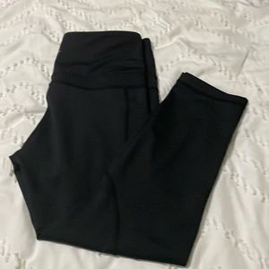 Zyia light n tight. Size 6-8. Black crop